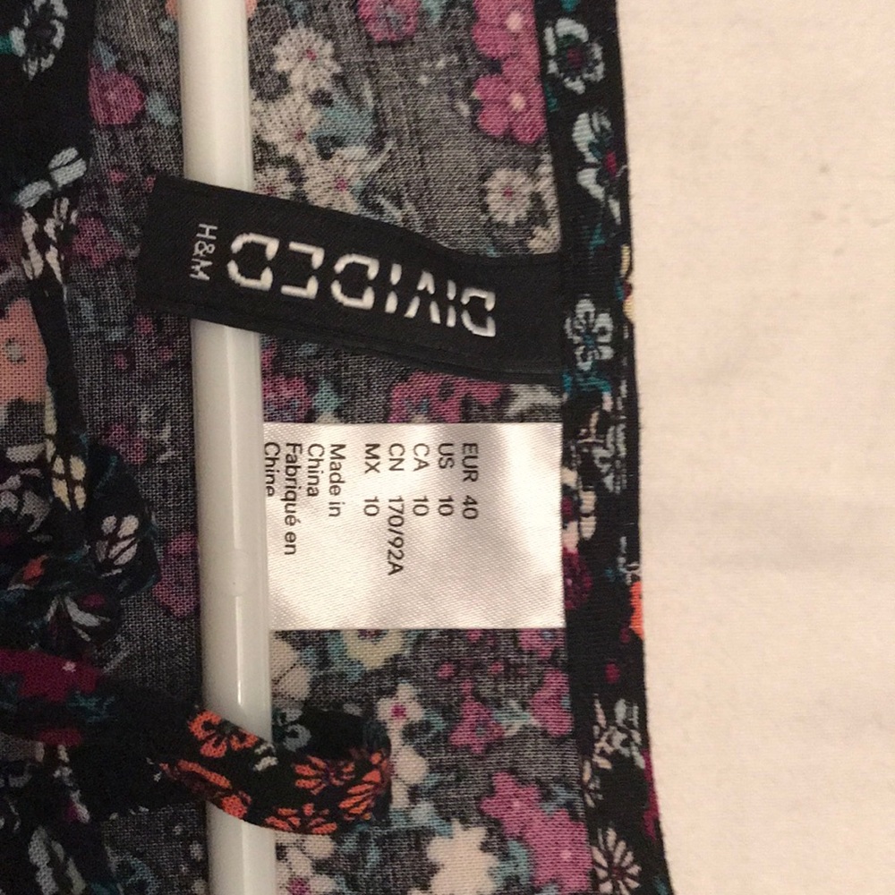Cute Spring Flattering Dress - Picture 2 of 3
